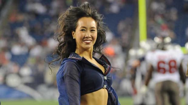 new-england-patriots-cheerleader-kelly